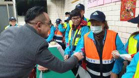 內基隆市議會正副議長出席本年度加強重要節日安全維護工作首長聯合慰問活動照片4